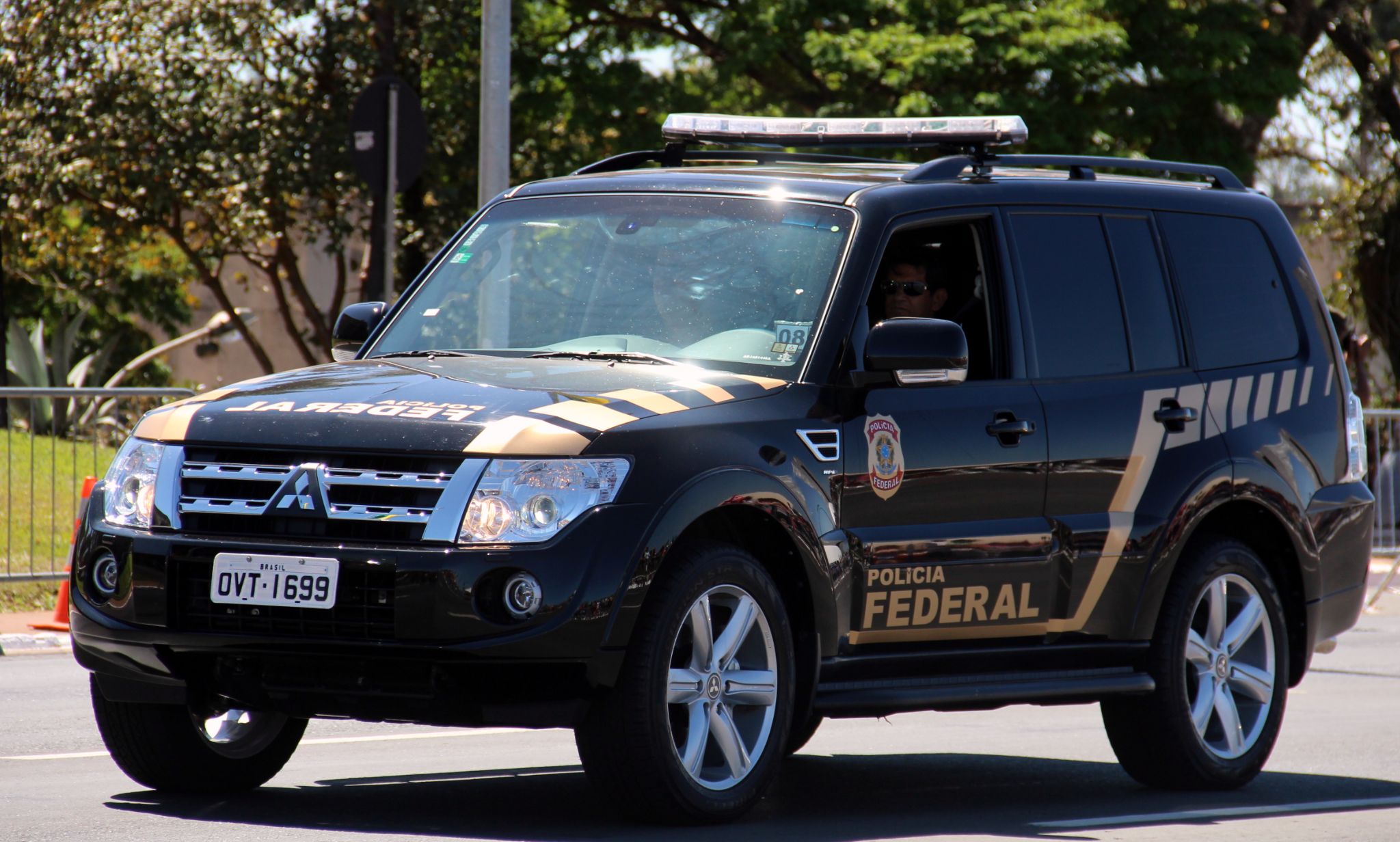 Viatura polícia federal mitsubishi pajero full frente