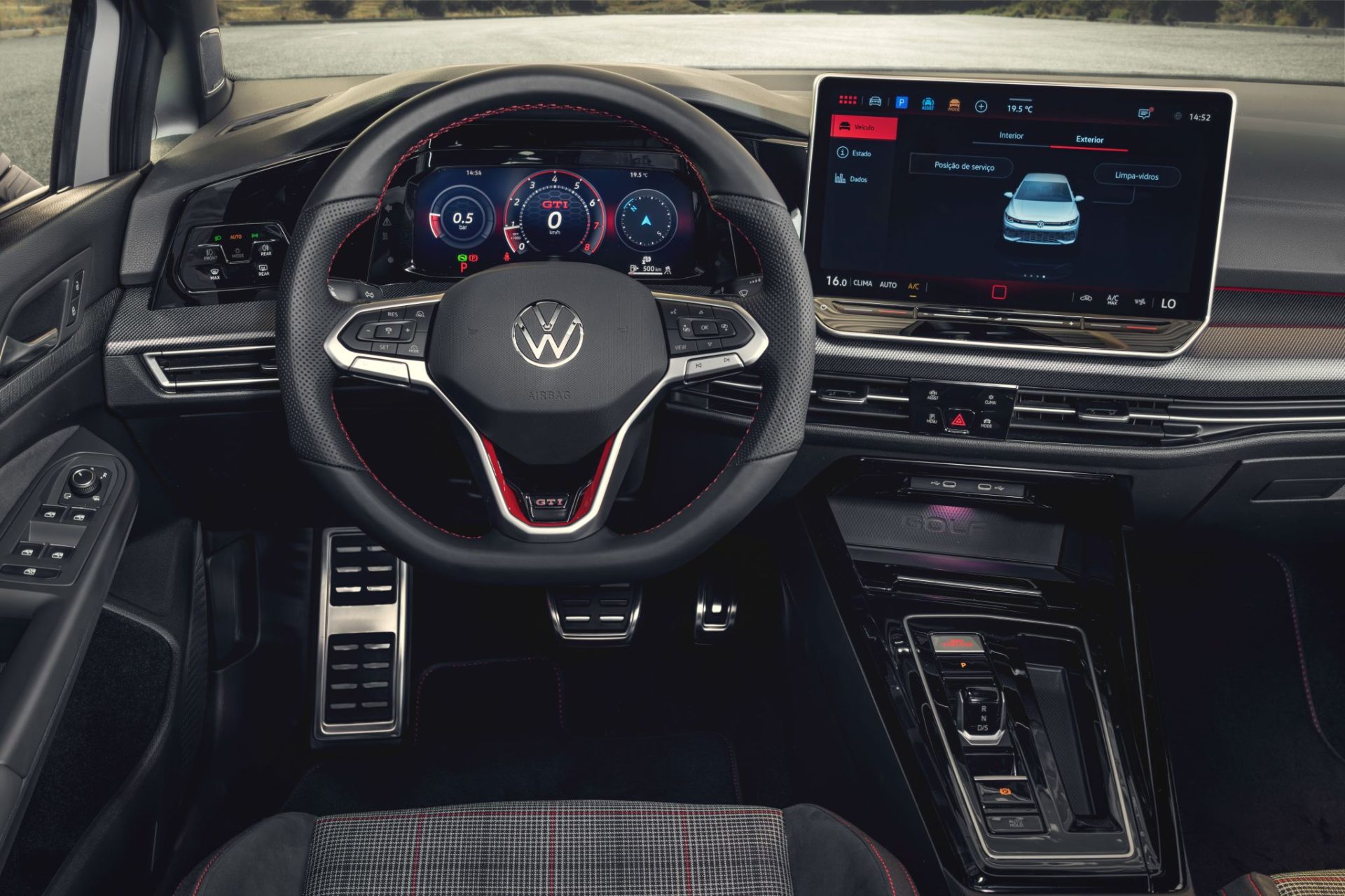 Volkswagen Golf GTI 2025 interior painel