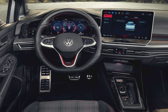 Volkswagen Golf GTI 2025 interior painel