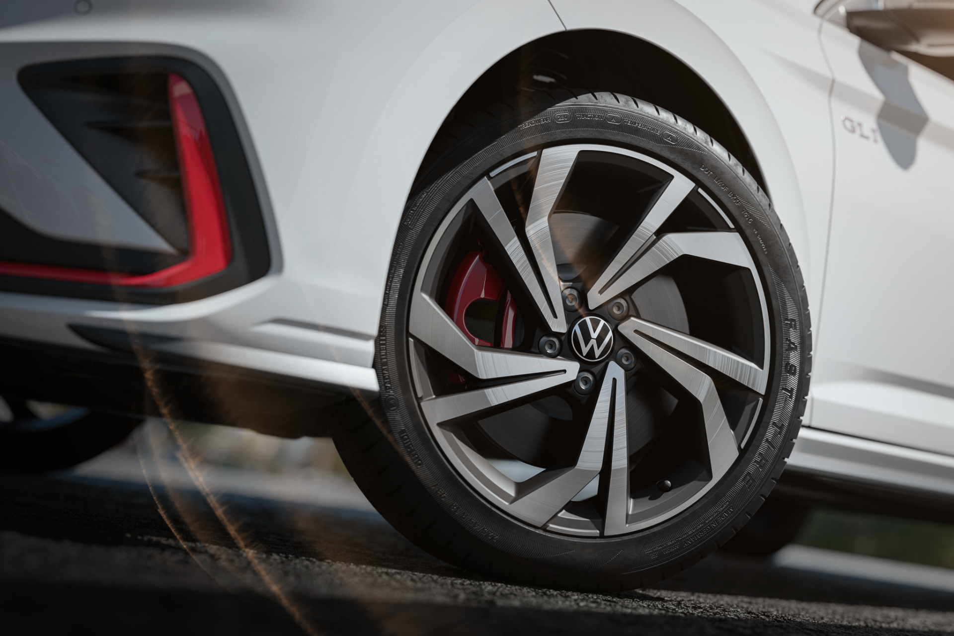 Volkswagen Jetta GLI 2025 branco puro roda
