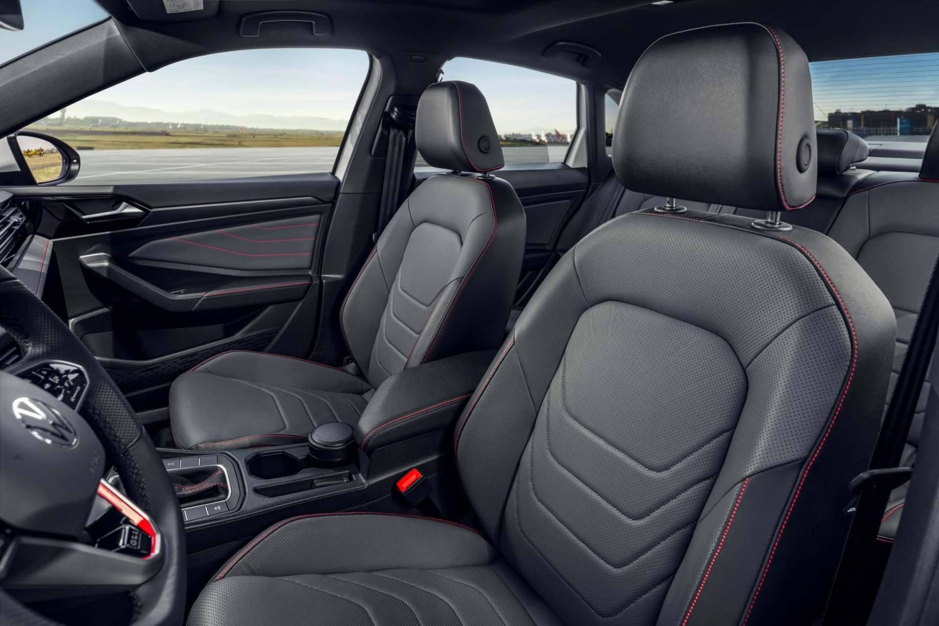 Volkswagen Jetta GLI 2025 interior bancos dianteiros