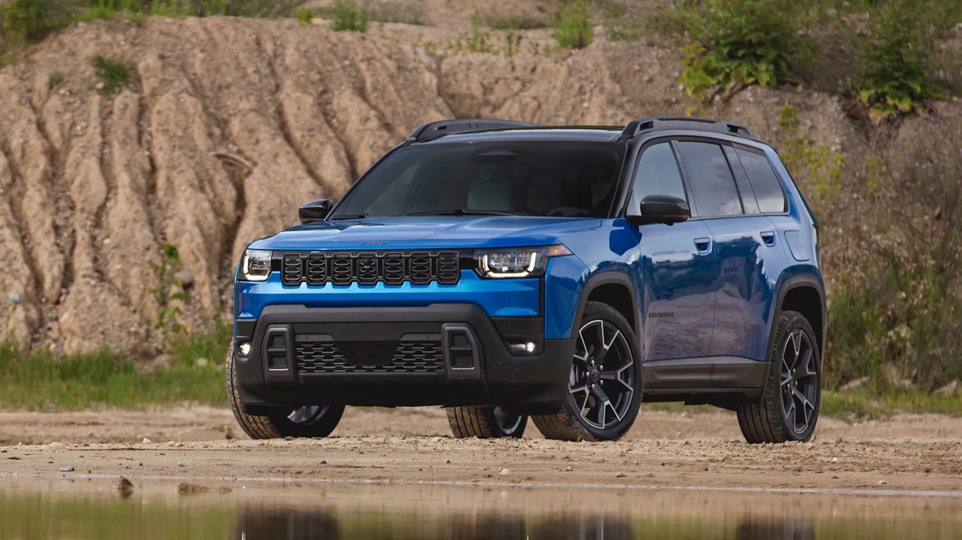 Jeep Cherokee 2026 retorna quadrado e híbrido