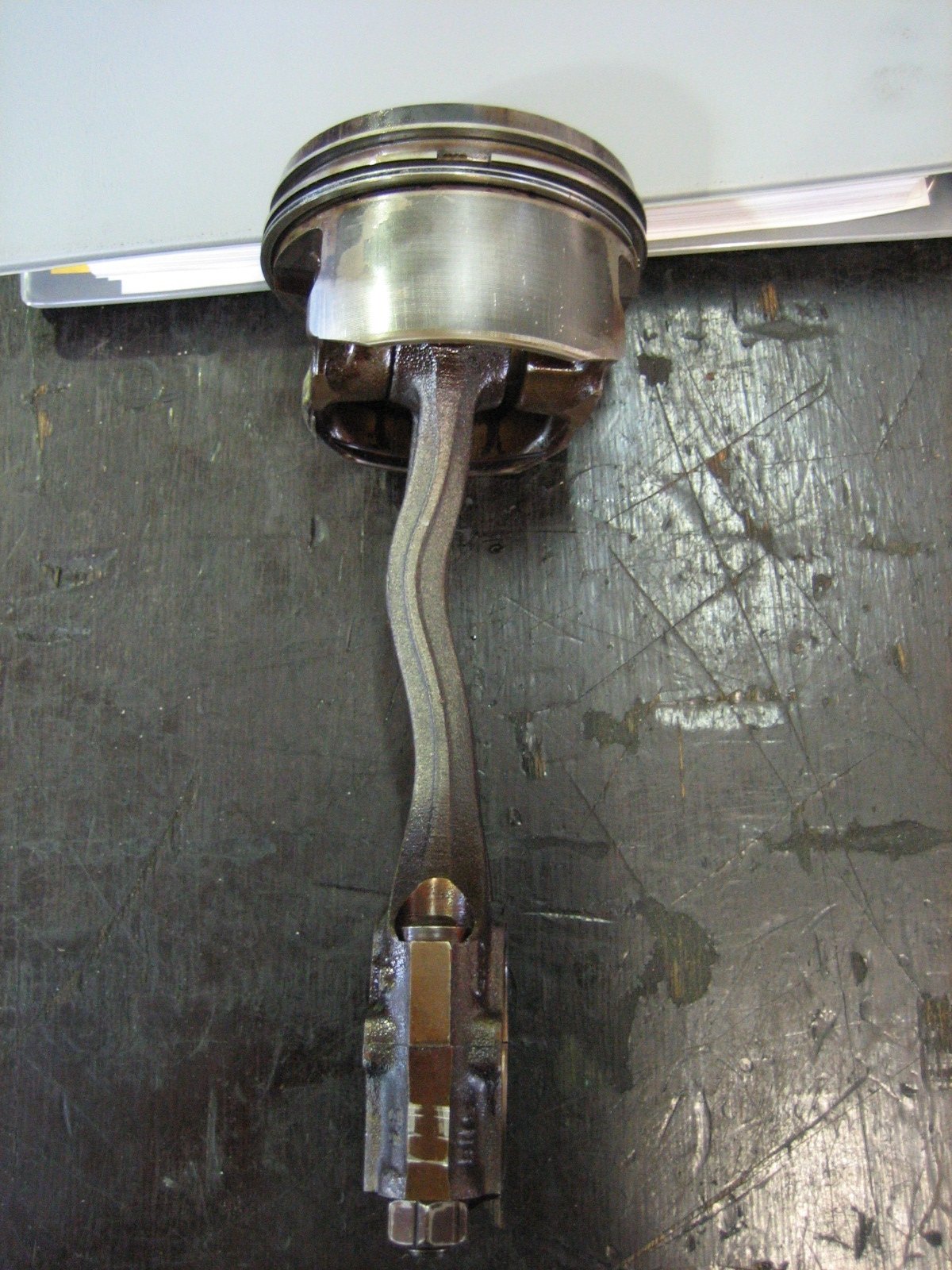 biela entortada por calço hidráulico wikimedia
