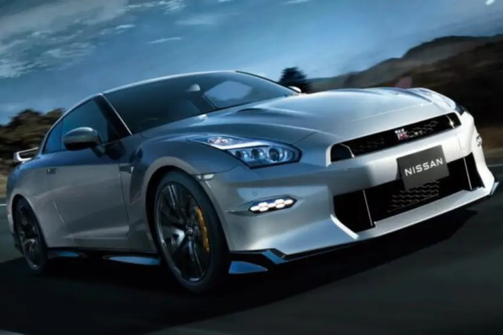 https www carscoops com wp content uploads 2024 03 2025 Nissan GT R Japan 2 1024x512 1 e1710533487515 (1)