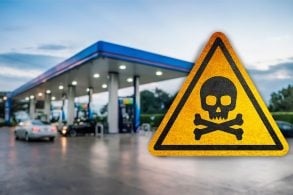 POSTO DE GASOLINA COM SIMBOLO DE VENENO