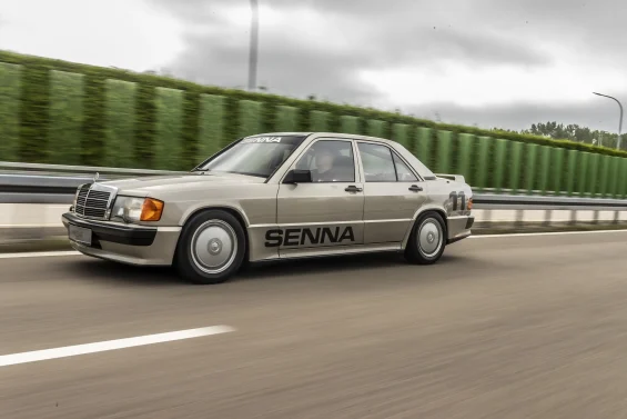 A Mercedes que Senna usou para humilhar medalhões da F1