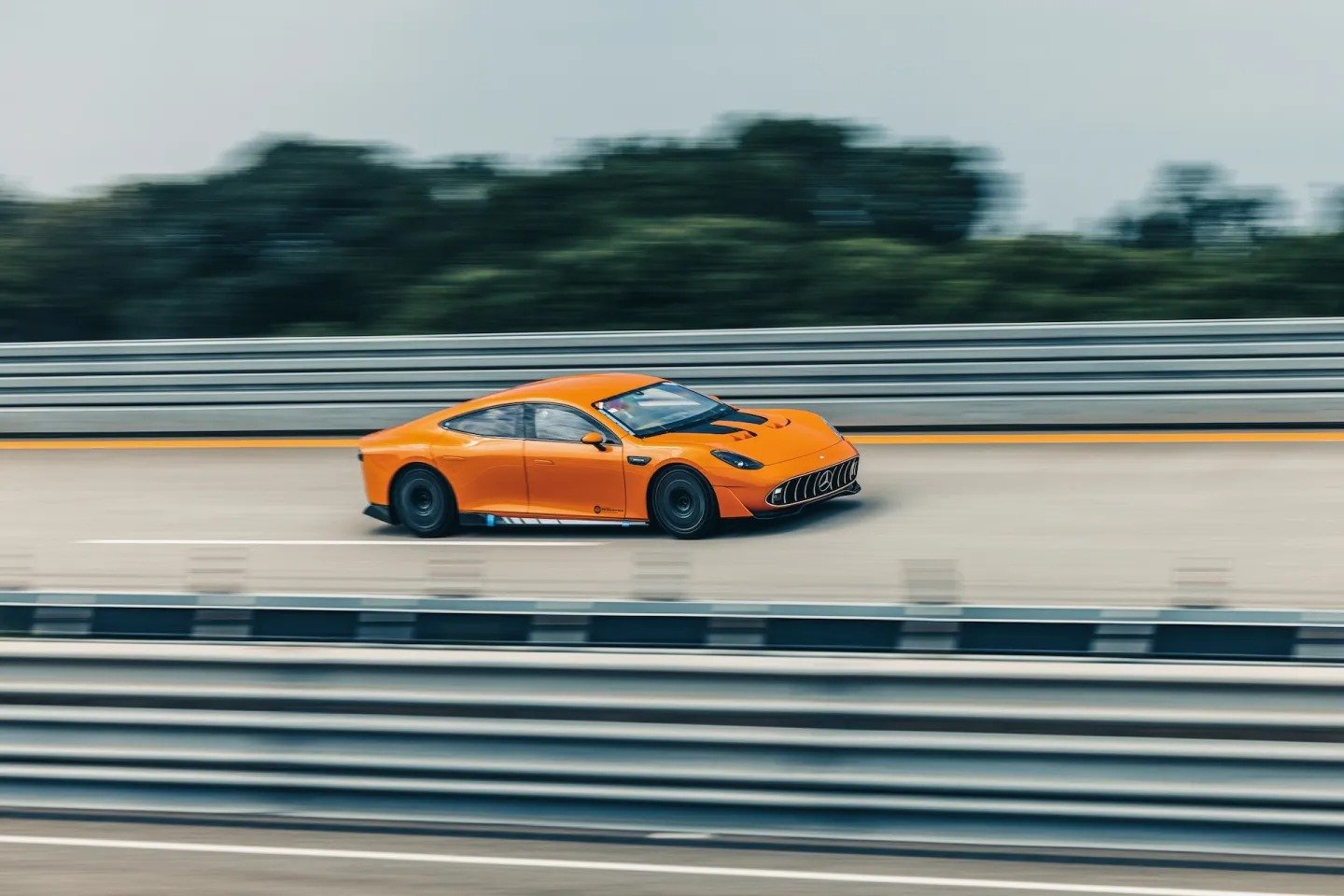 Carro elétrico faz ‘volta ao mundo em 7 dias’ a 299 km/h
