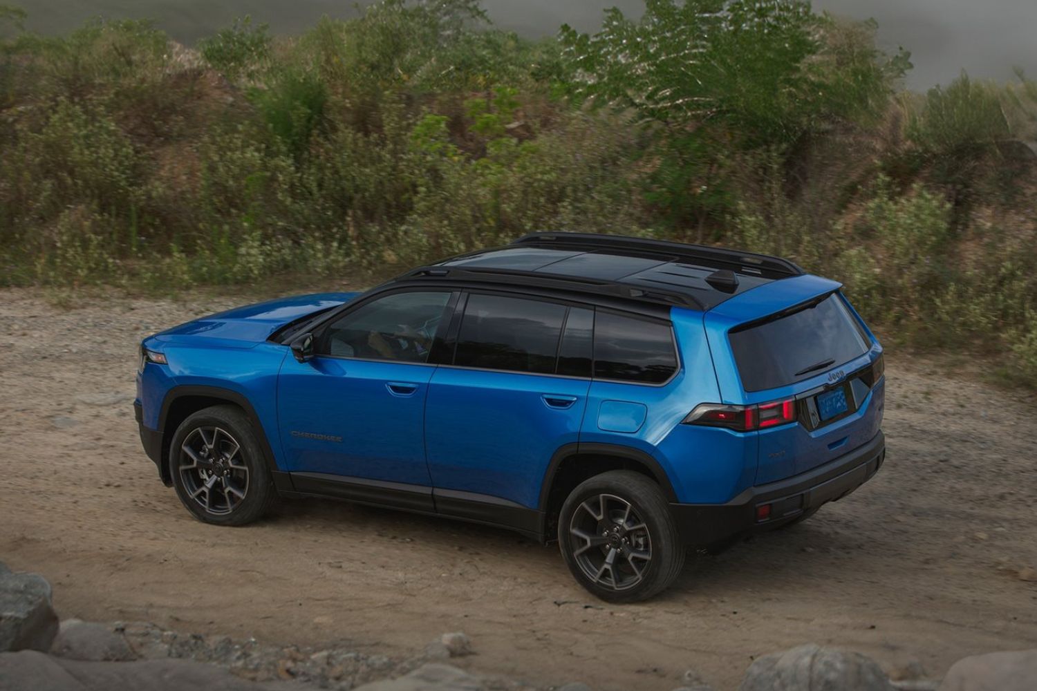 JEEP CHEROKEE 2026 AZUL LATERAL TRASEIRA