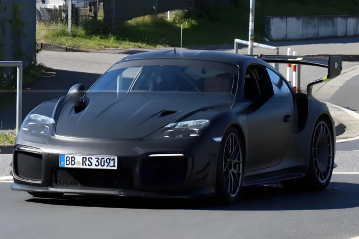 Porsche 911 com frente 'Flachbau' em Nürburgring