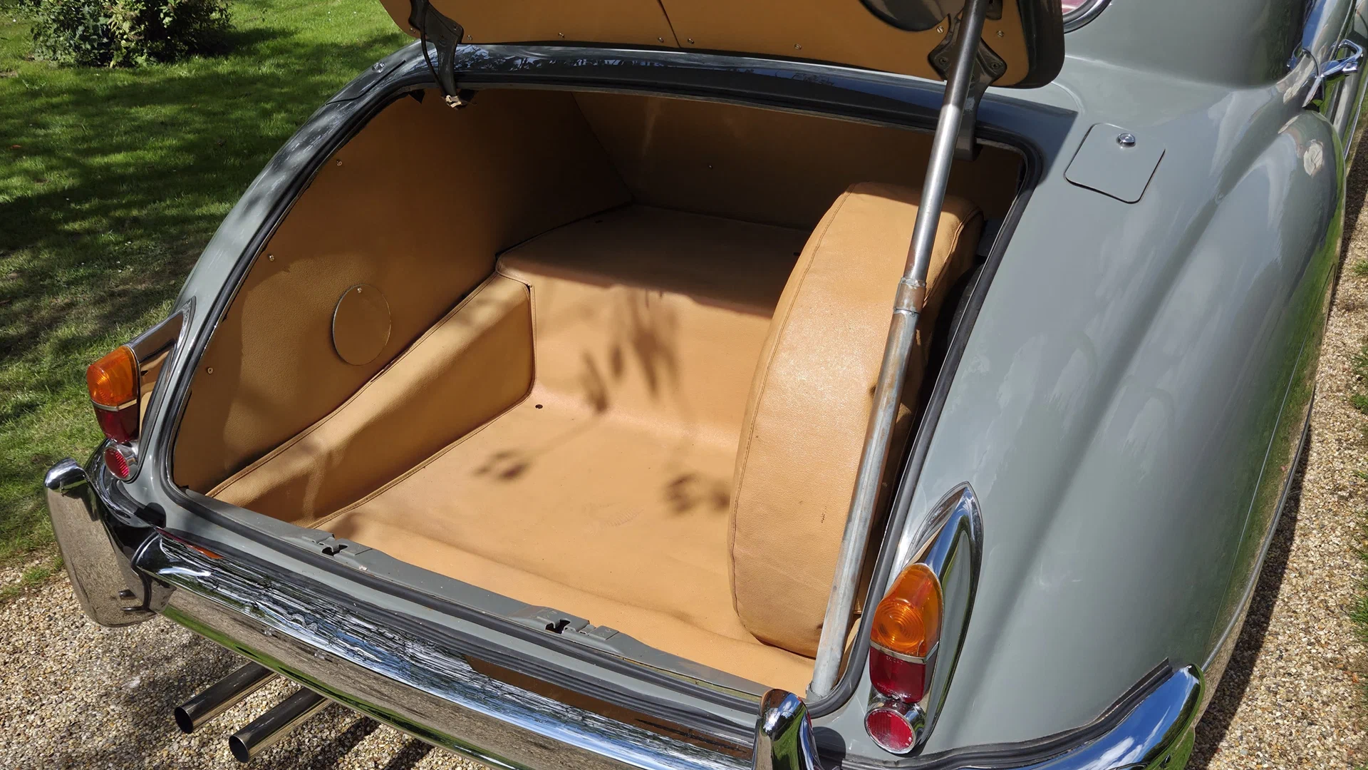 Jaguar MK IX 8