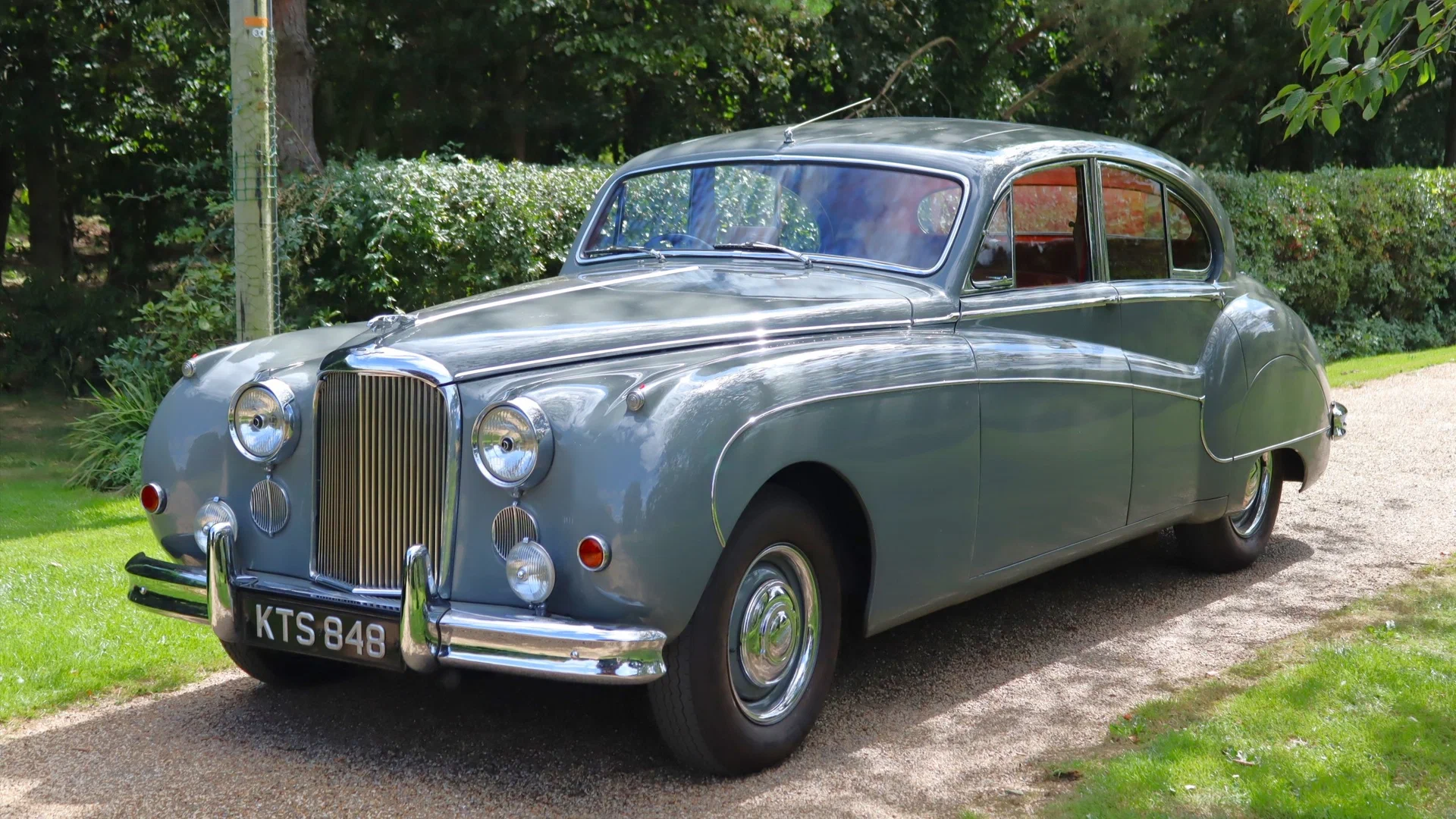 Raro Jaguar Mk IX da família real vai a leilão no Reino Unido