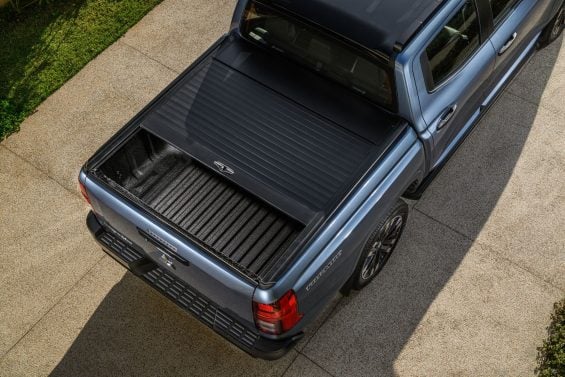 Mitsubishi Triton Tarmac 2026 azul tarmac capota elétrica da caçamba aberta