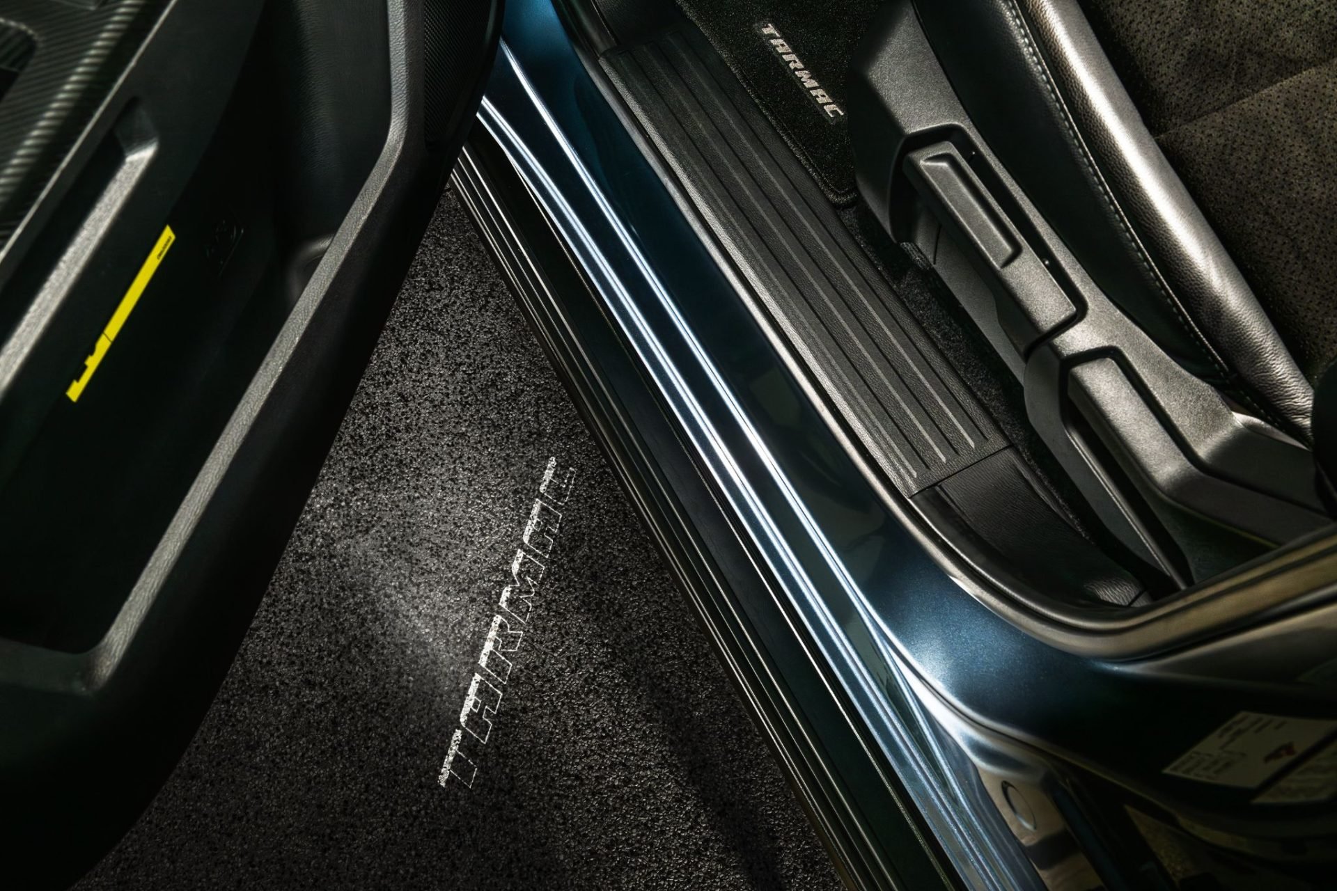 Mitsubishi Triton Tarmac 2026 azul tarmac projeção na porta