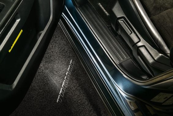 Mitsubishi Triton Tarmac 2026 azul tarmac projeção na porta
