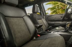 Mitsubishi Triton Tarmac 2026 interior bancos dianteiros