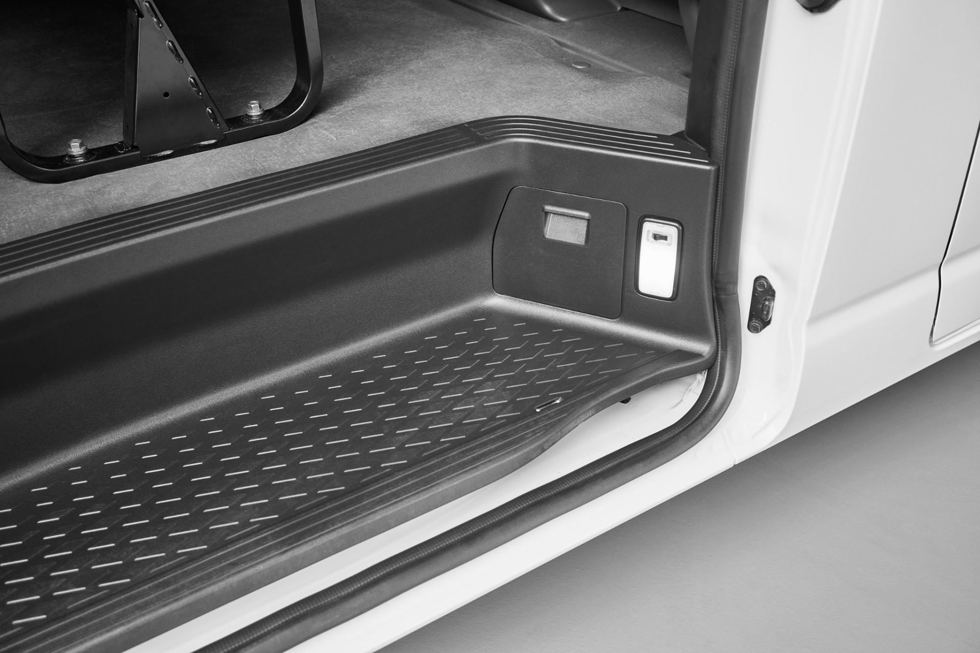 Toyota Hiace Minibus AT DX 15+1 branco detalhe degrau lateral