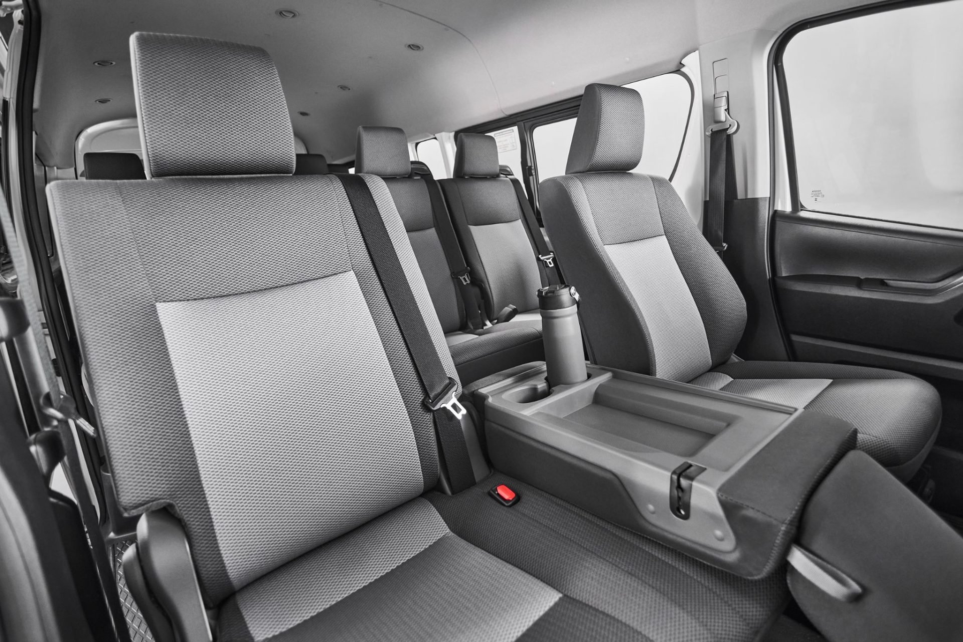 Toyota Hiace Minibus AT DX 15+1 interior banco central rebatido