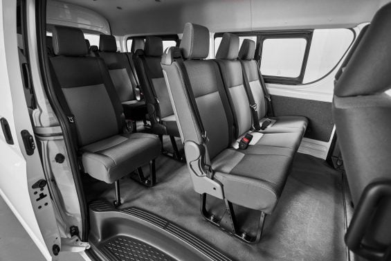 Toyota Hiace Minibus AT DX 15+1 interior bancos traaseiros