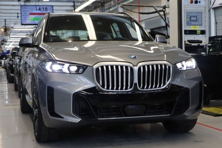 BMW X5 xDrive50e na linha de produção da fábrica de araquari santa catarina sc.