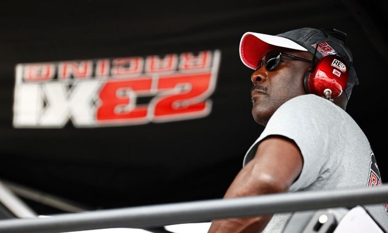 Michael Jordan leva NASCAR à justiça por modelo atual de contratos