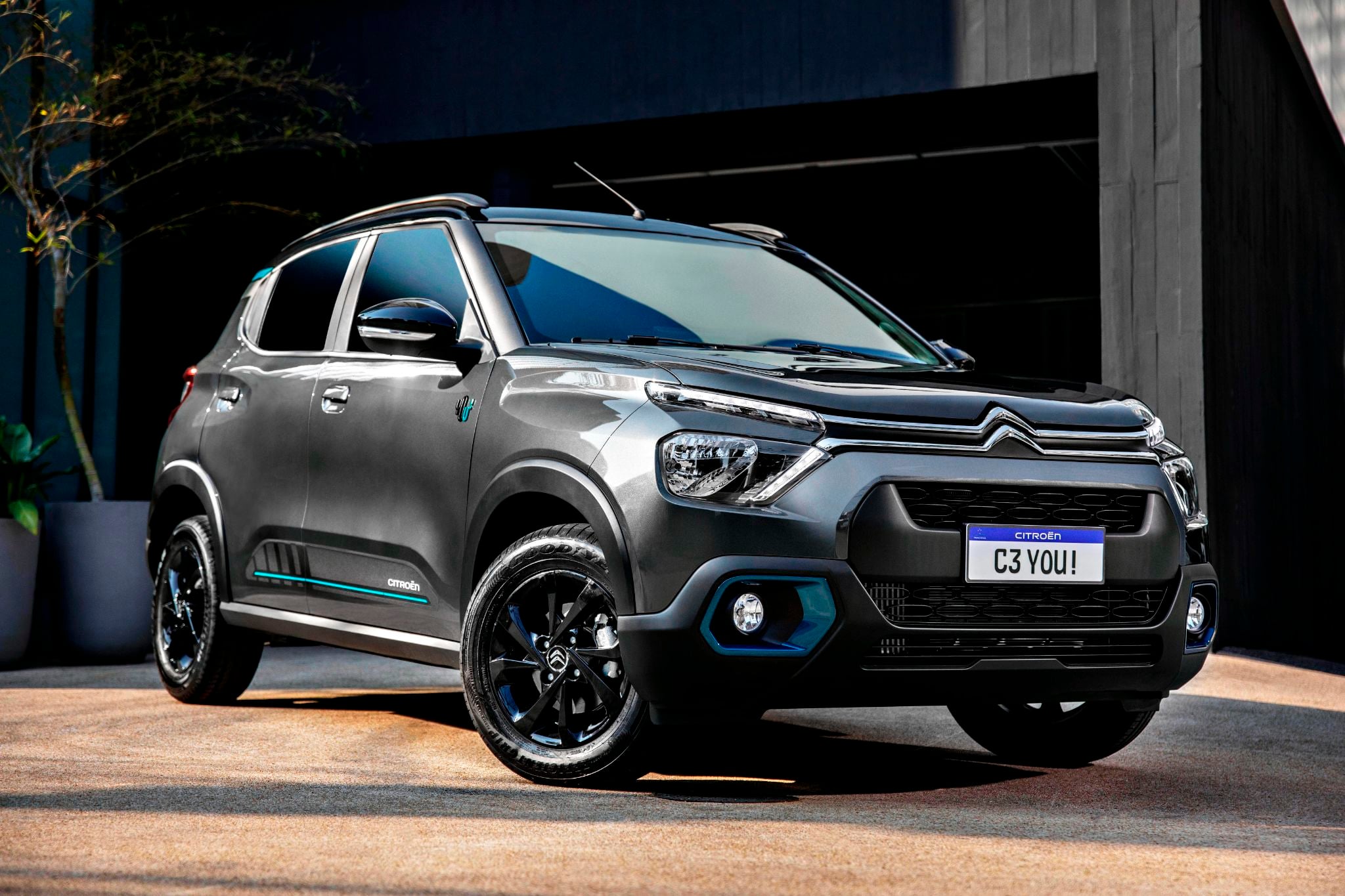 Citroën C3 YOU! Turbo 200 2026 Cinza Grafito frente parado (4)