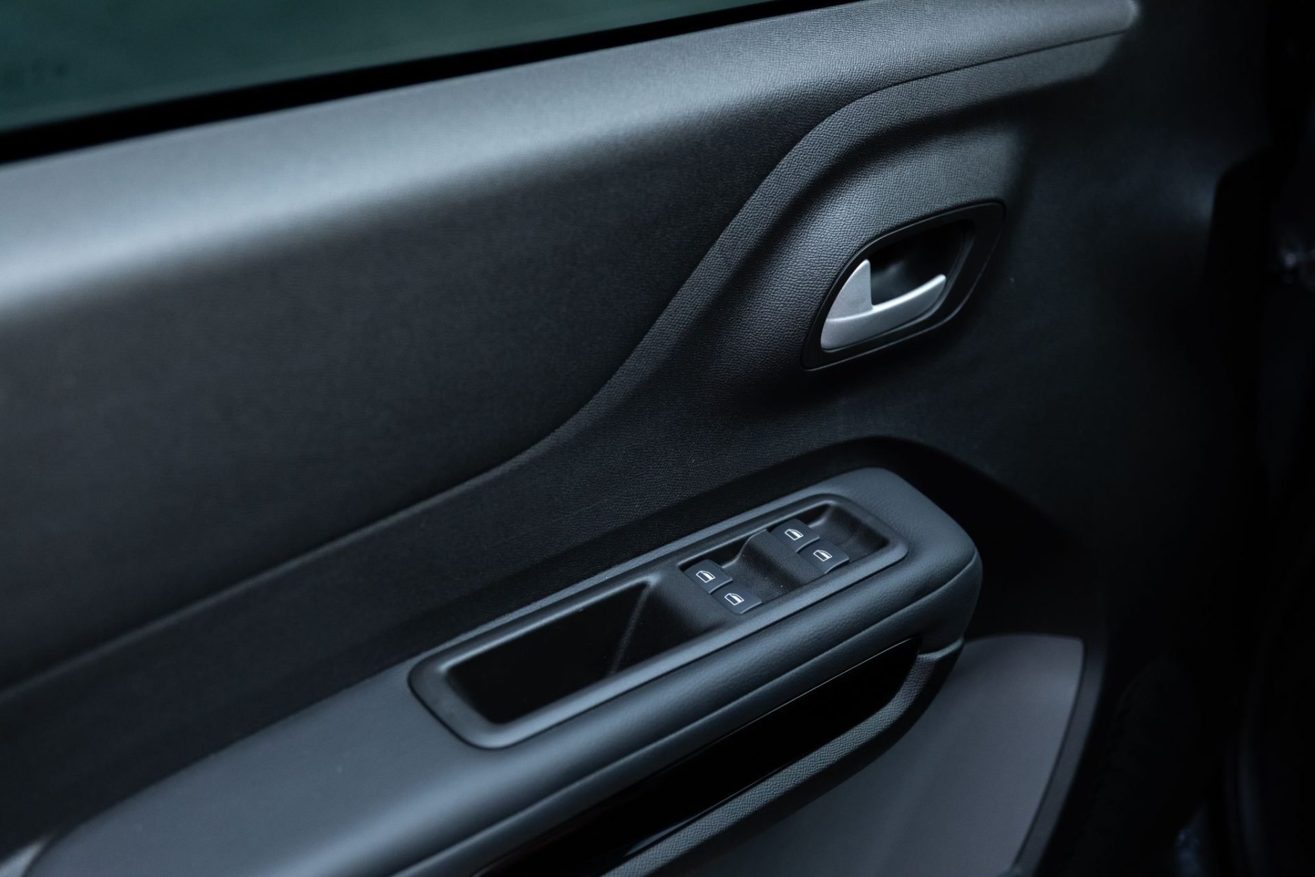 Citroën C3 YOU! Turbo 200 2026 interior painel de porta comandos do vidro elétrico