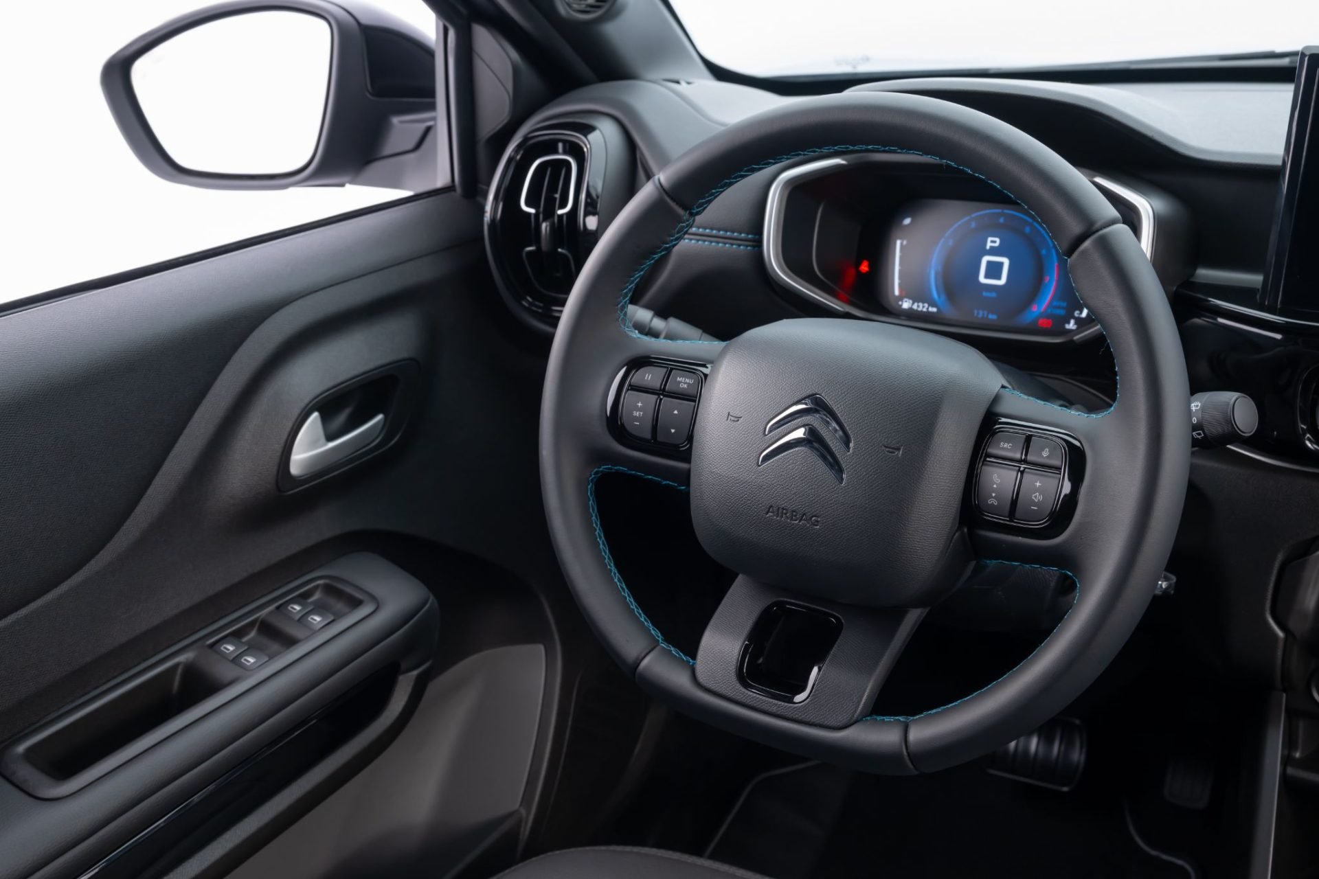 Citroën C3 YOU! Turbo 200 2026 interior volante