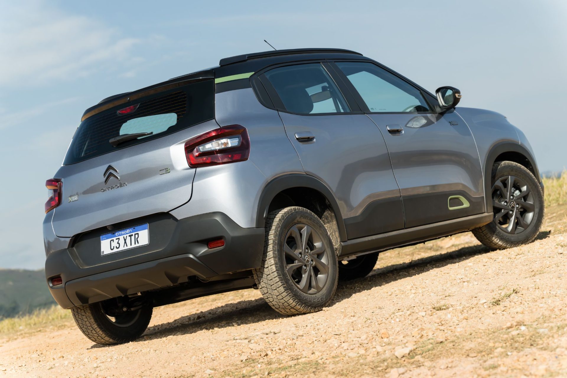 Citroën C3 XTR 2026 Cinza Artense traseira parado