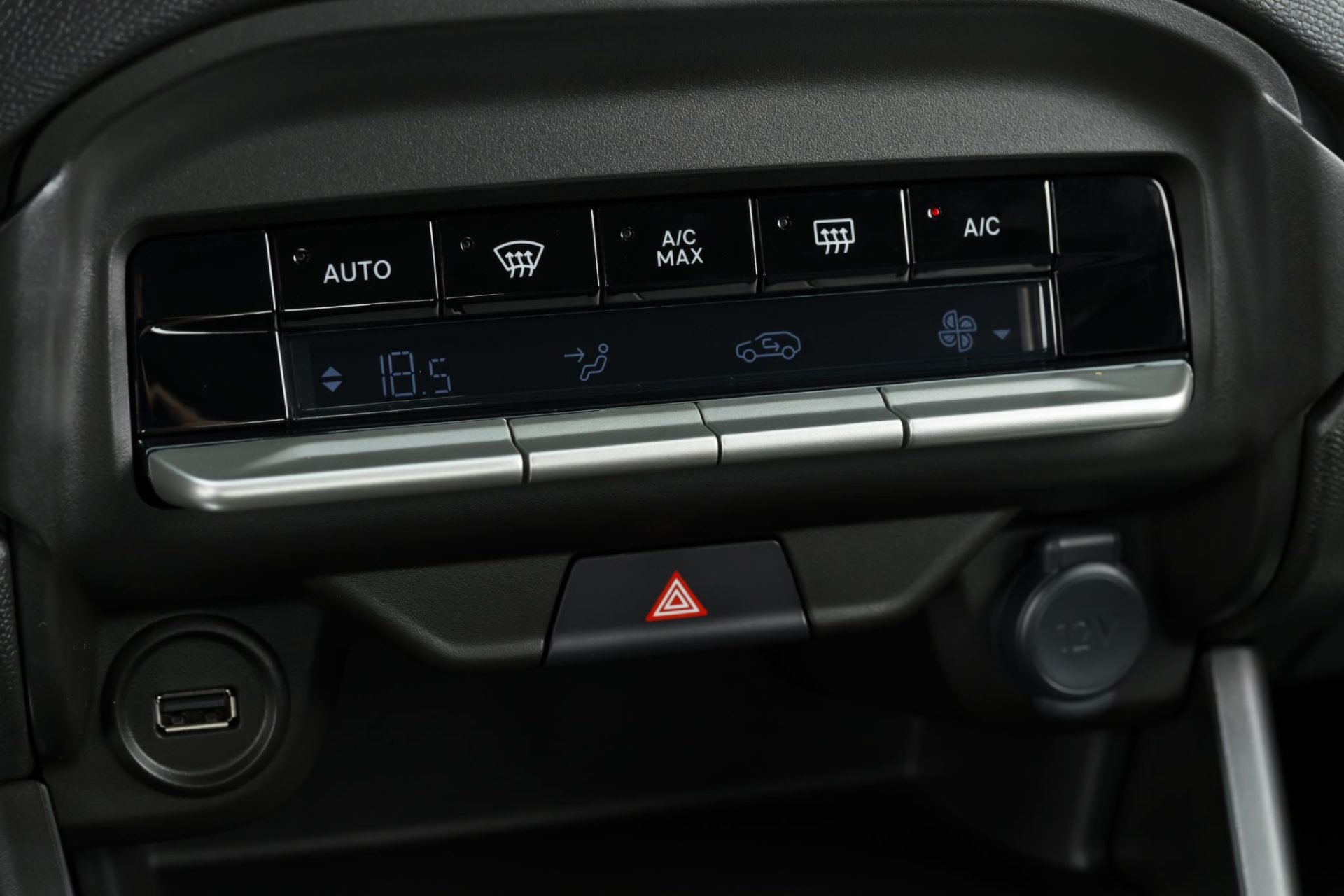 Citroën C3 XTR 2026 interior comandos do ar condicionado automático