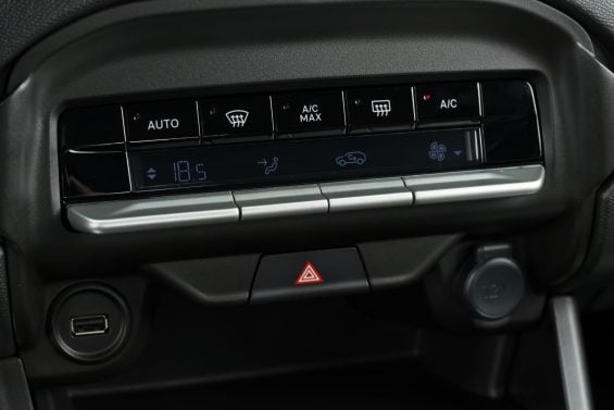 Citroën C3 XTR 2026 interior comandos do ar condicionado automático