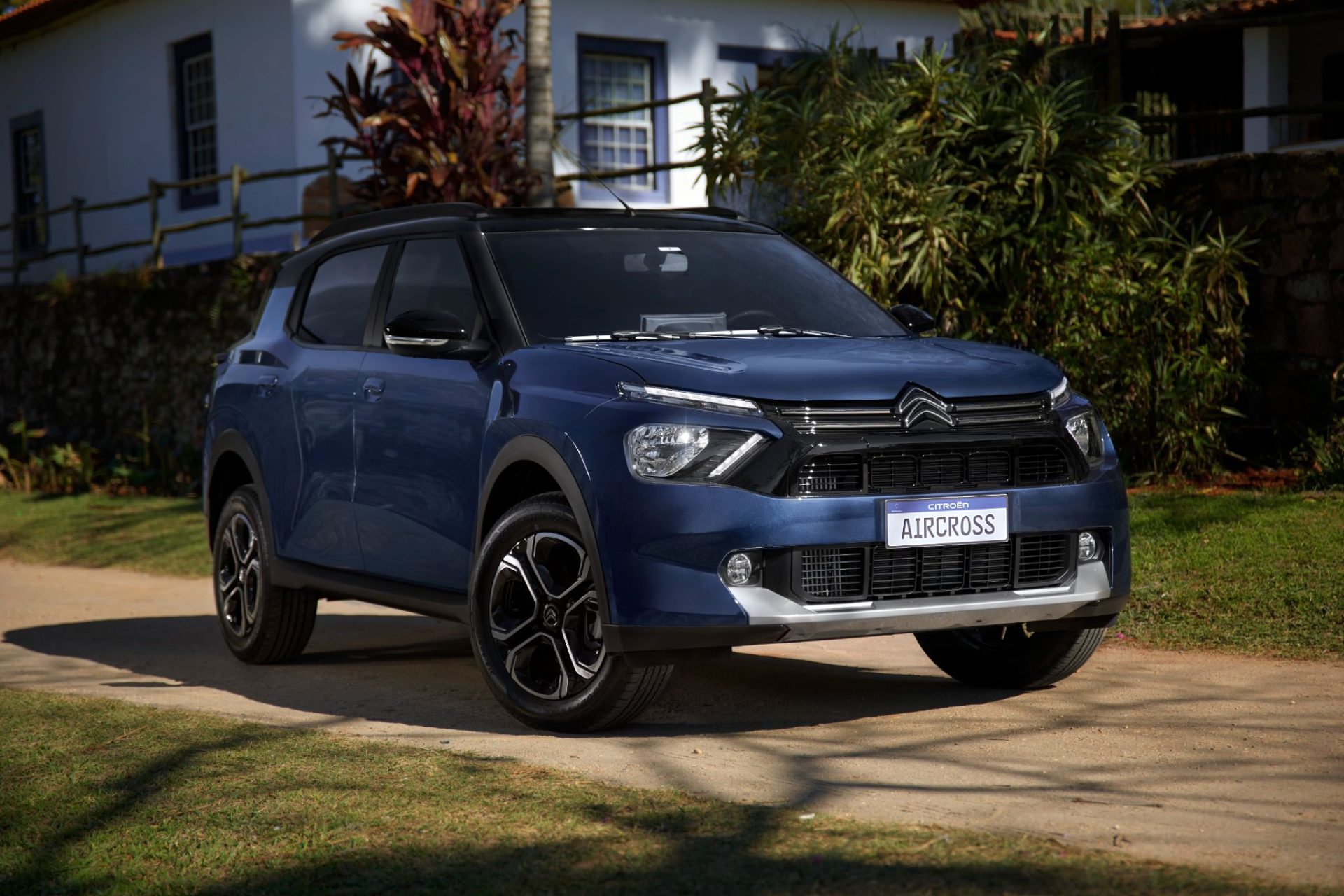 Citroën Aircross Shine 7 Turbo 200 2026 azul Cosmo frente parado