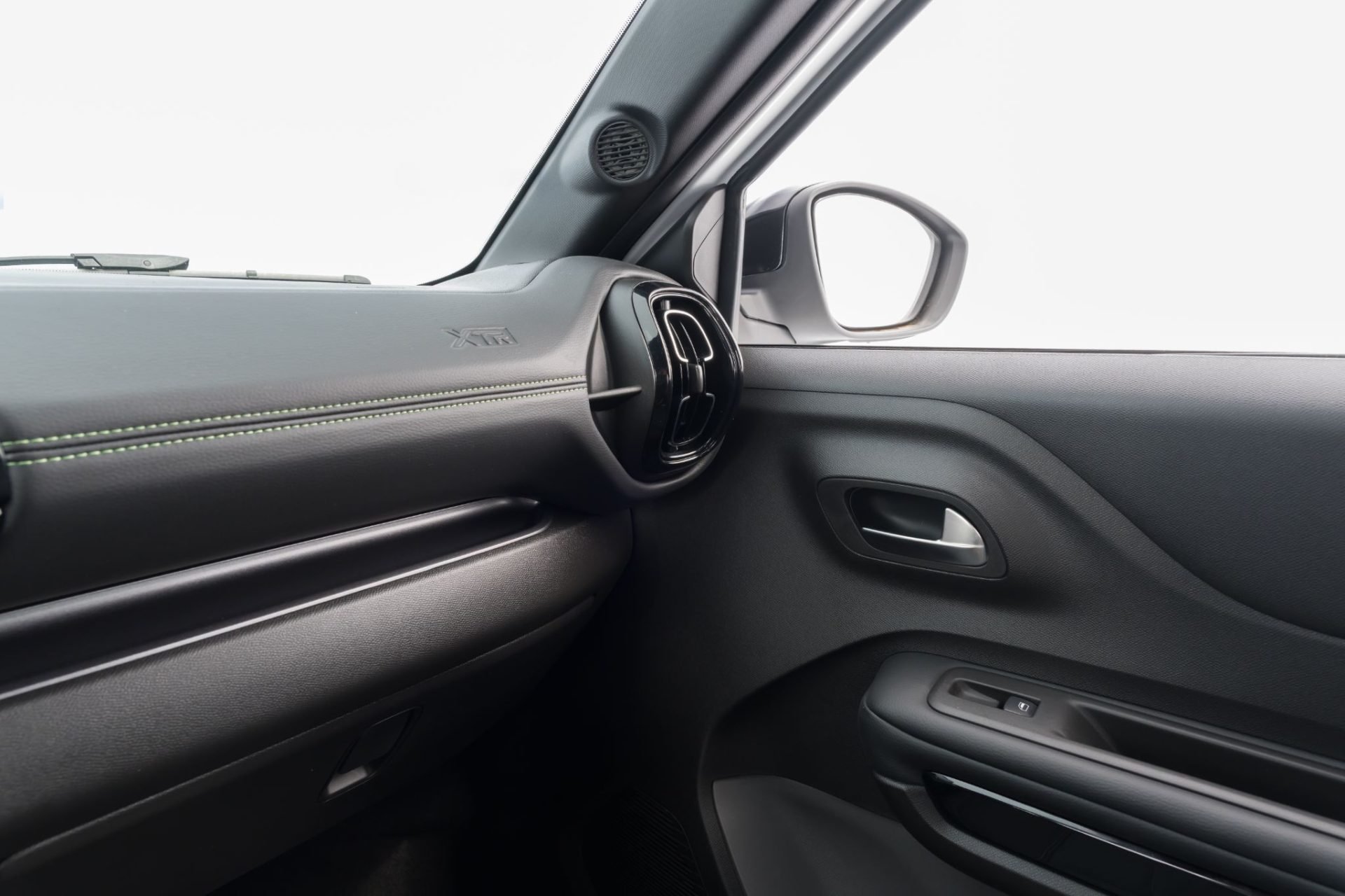 Citroën Aicross XTR 7 Turbo 200 Branco Interior vinil no painel