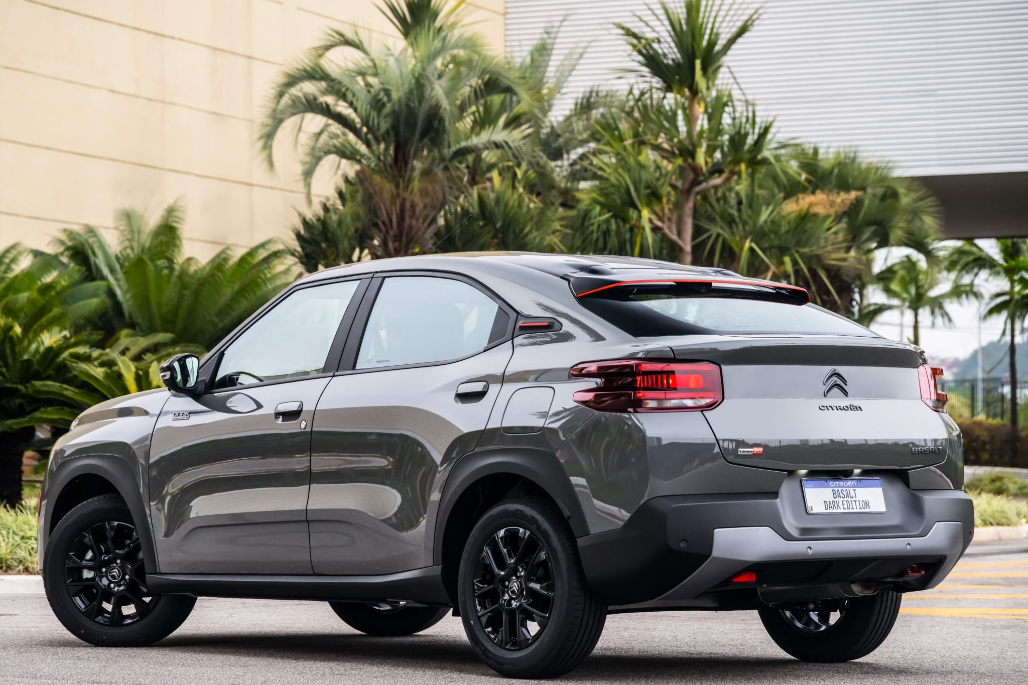 Citroën Basalt Dark Edition Turbo 200 2026 Cinza Sting traseira parado (4)
