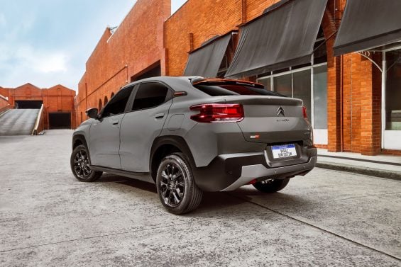 Citroën Basalt Dark Edition Turbo 200 2026 Cinza Sting traseira parado