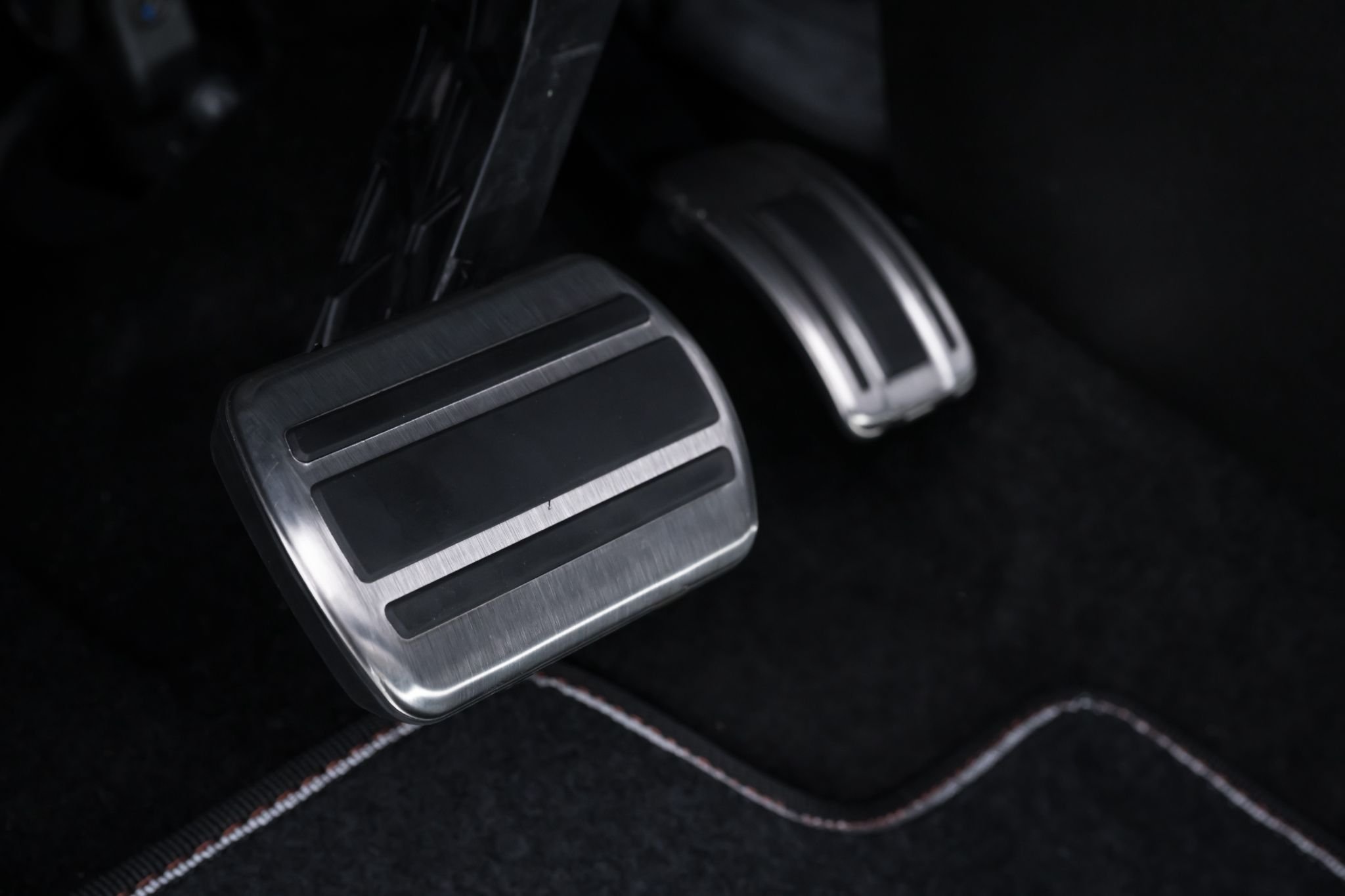 Citroën Basalt Dark Edition Turbo 200 2026 interior pedaleira