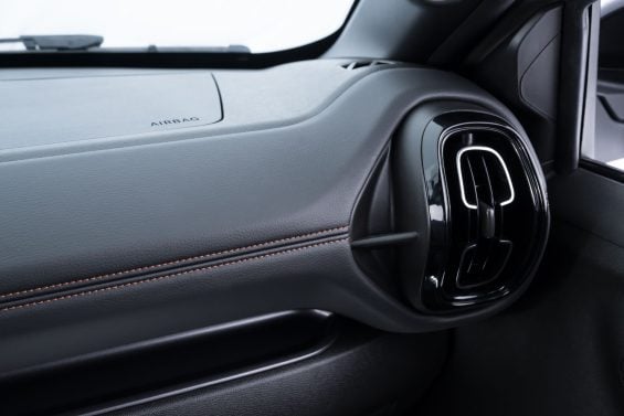 Citroën Basalt Dark Edition Turbo 200 2026 interior vinil painel