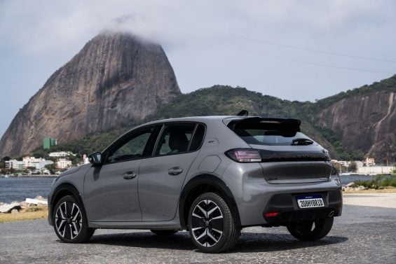 Peugeot 208 Credito Pedro Bicudo 01