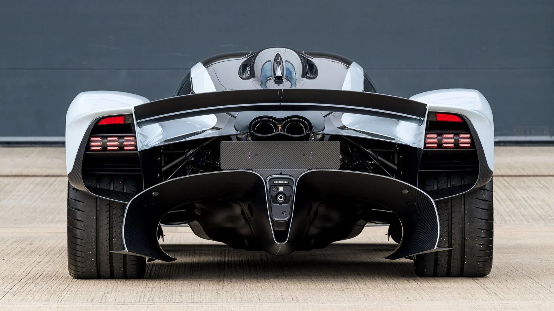 Aston Martin Valkyrie 5