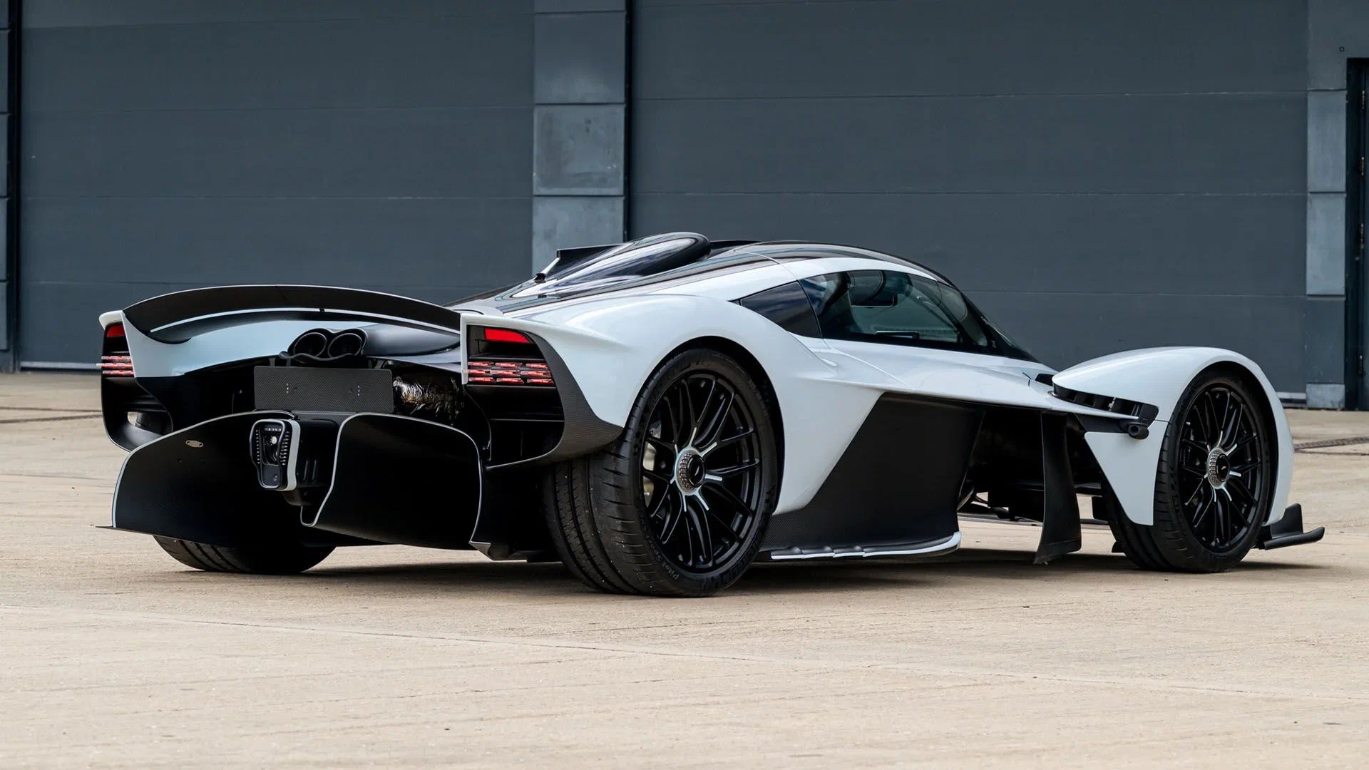 Aston Martin Valkyrie 2