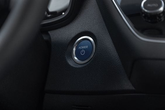 Toyota Corolla GLI Hybrid 2025 interior botão de partida