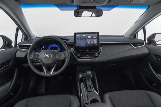 Toyota Corolla GLI Hybrid 2025 interior painel