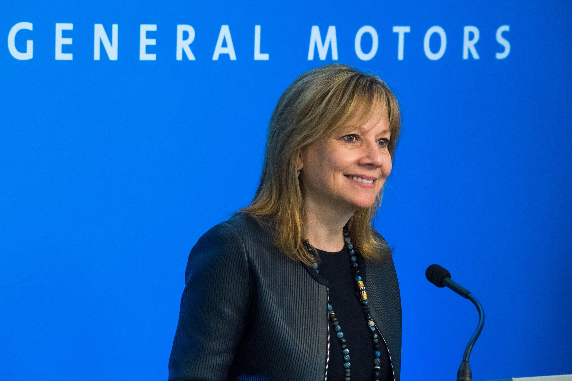 Mary Barra, CEO da GM, vende parte de suas ações