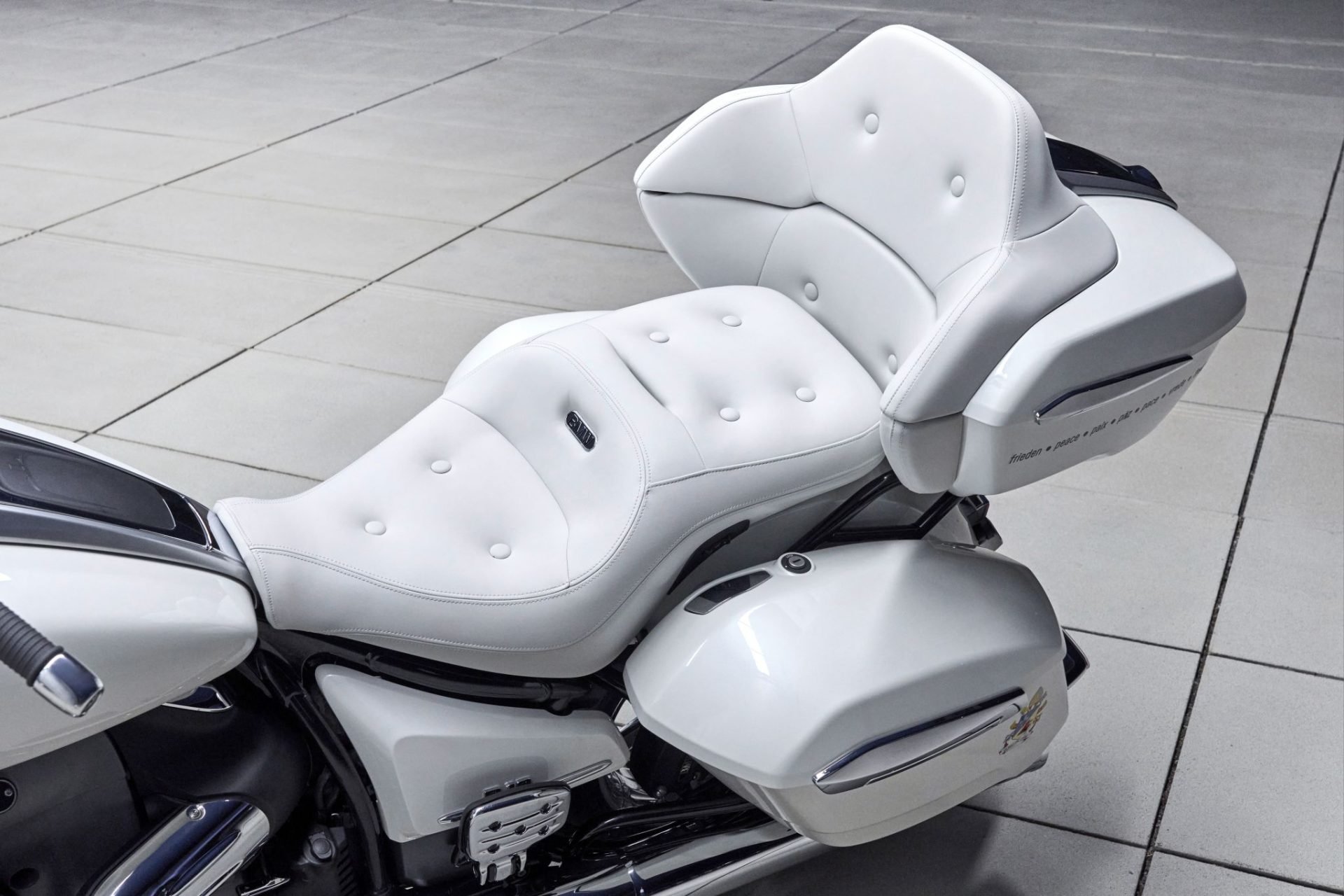 BMW R 18 do Papa Leão XIV (3)