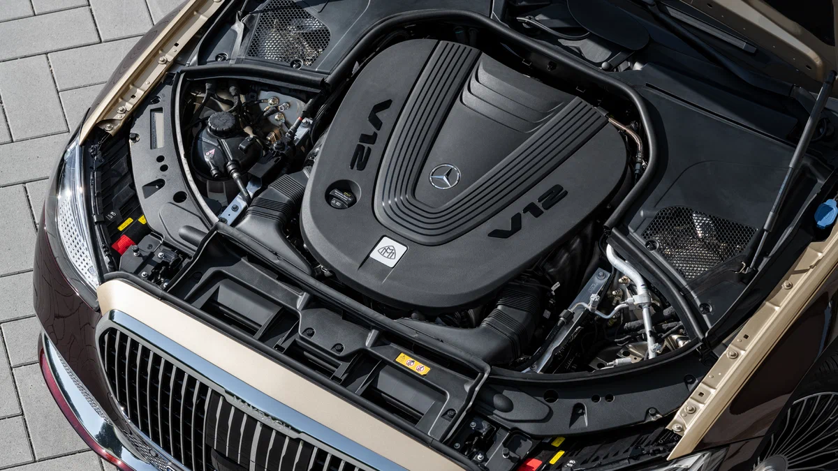 Mercedes-Benz mantém motor V12 mesmo com novas regras na UE