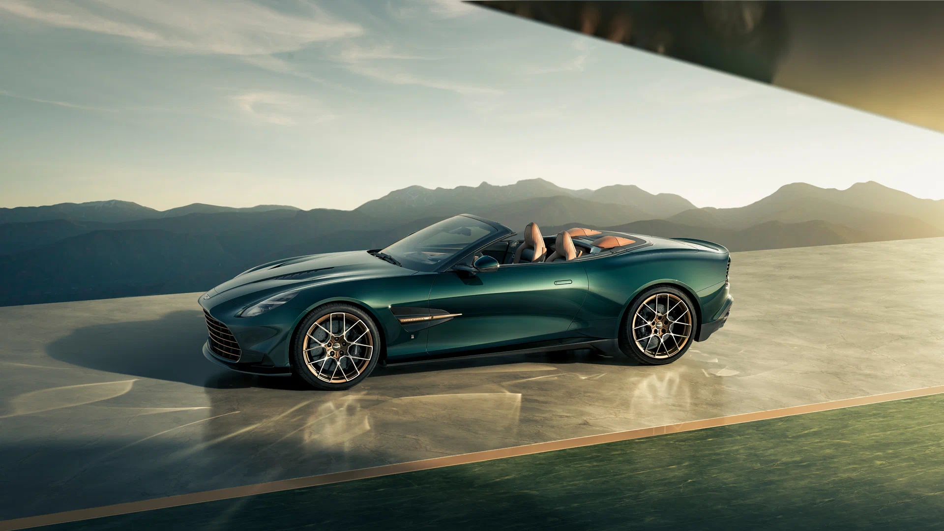 Aston Martin comemora 60 anos do roadster Volante