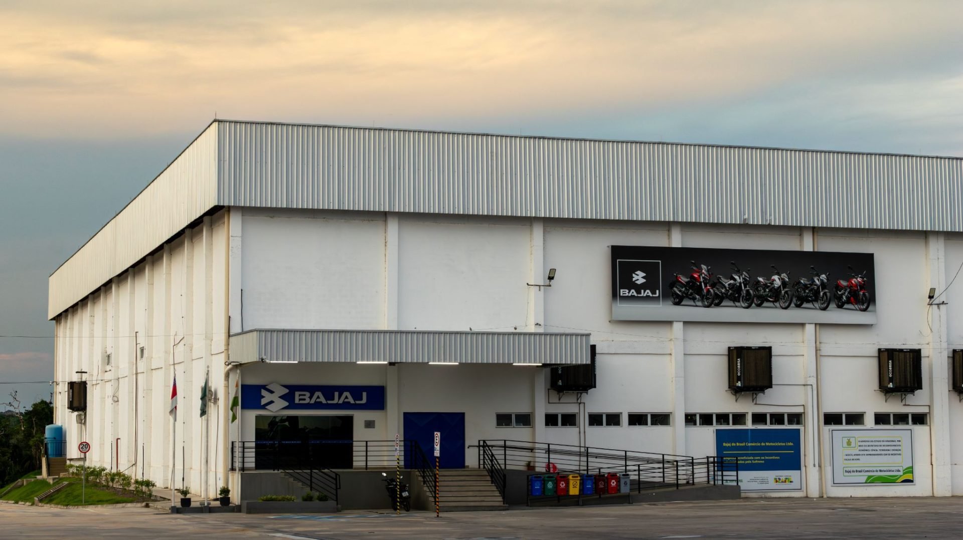 fábrica bajaj manuas amazonas fachada