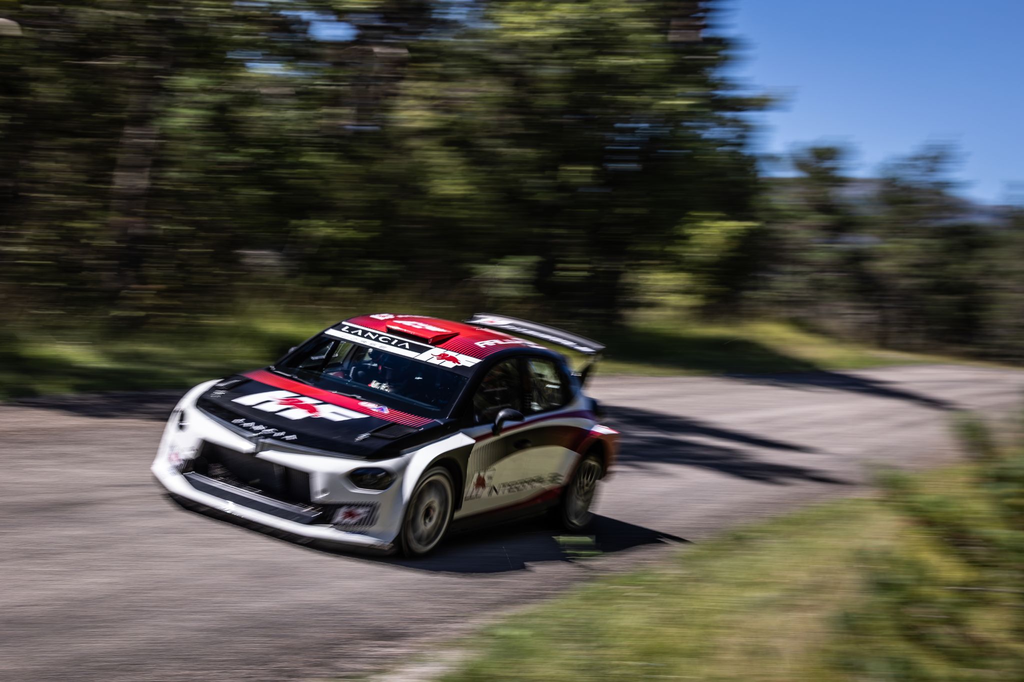 Lancia revive dias de glória do rali com o novo Integrale