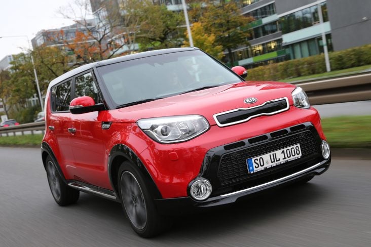 KIA SOUL 2013 VERMELHO EM MOVIMENTO