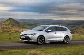 toyota corolla hybrid touring sports prata frente
