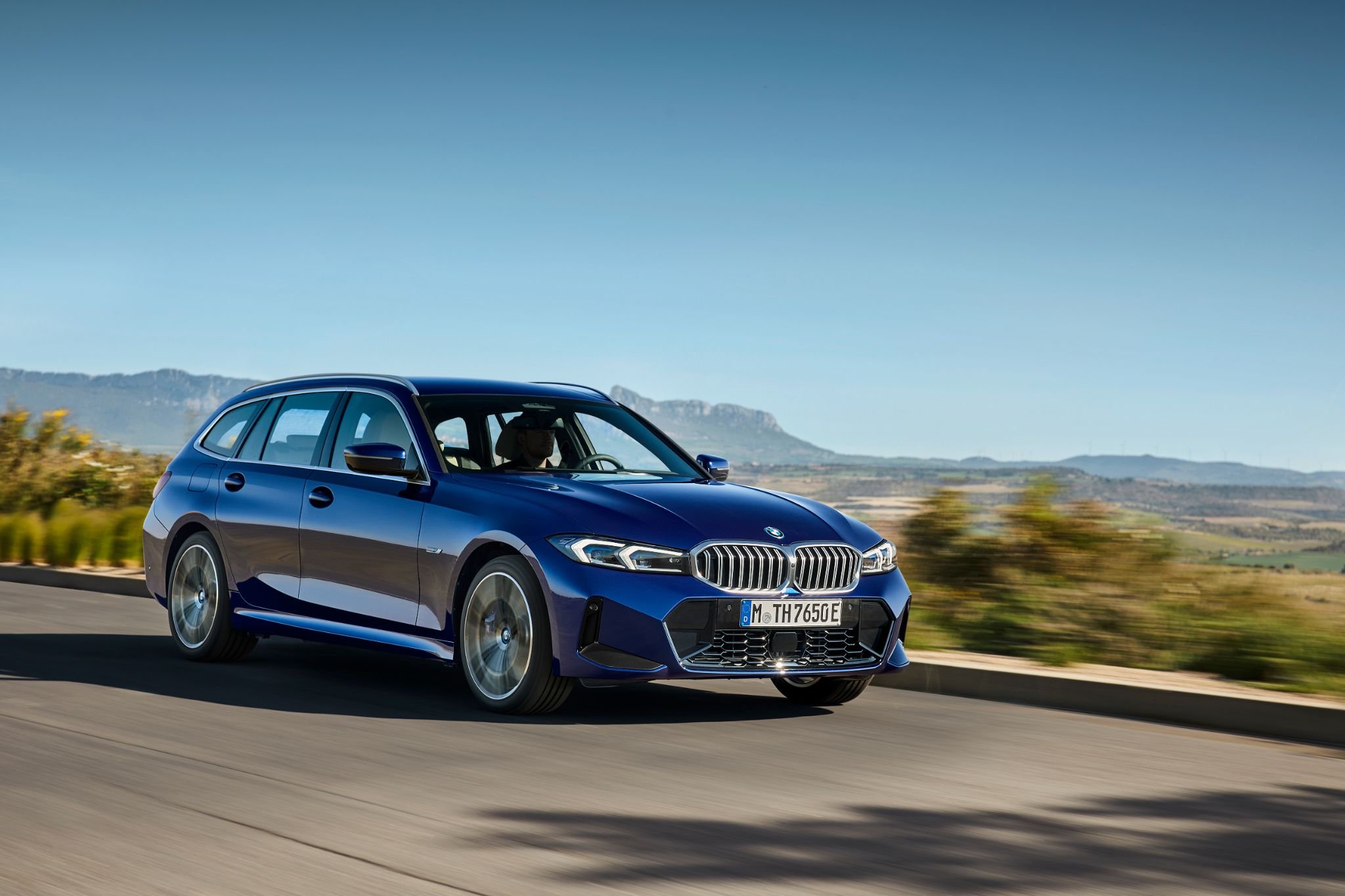 bmw 330e touring azul frente